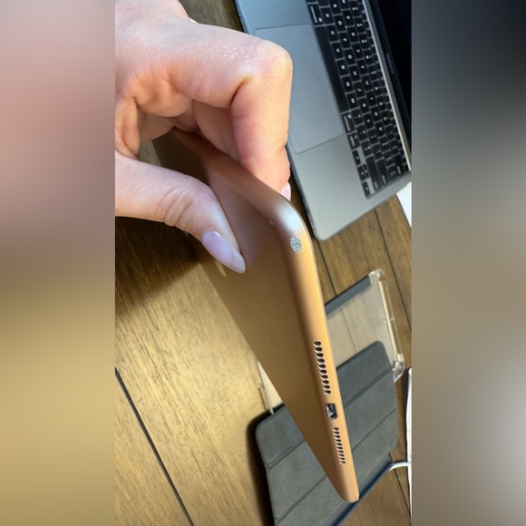 Apple iPad Mini 5 (Rose Gold) 64GB - LIKE NEW!!! Barely used. - Picture 5 of 7